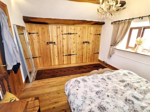 4 bed Detached for sale Image 12