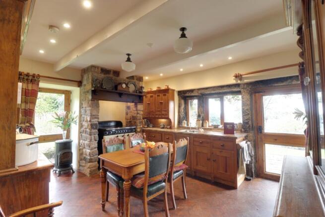 7 bed Farm House for sale Image 4