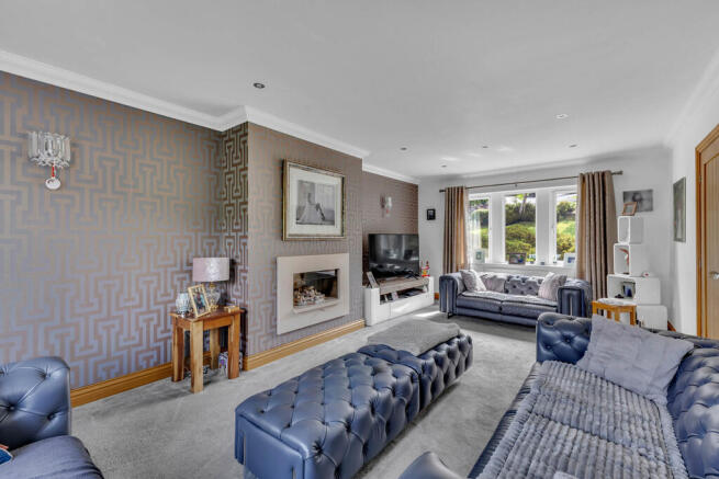 5 bed Detached for sale Image 7
