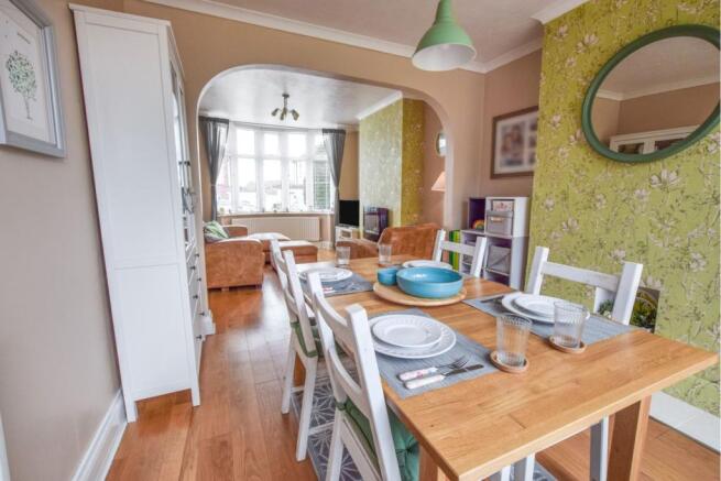 Lounge/Dining Room