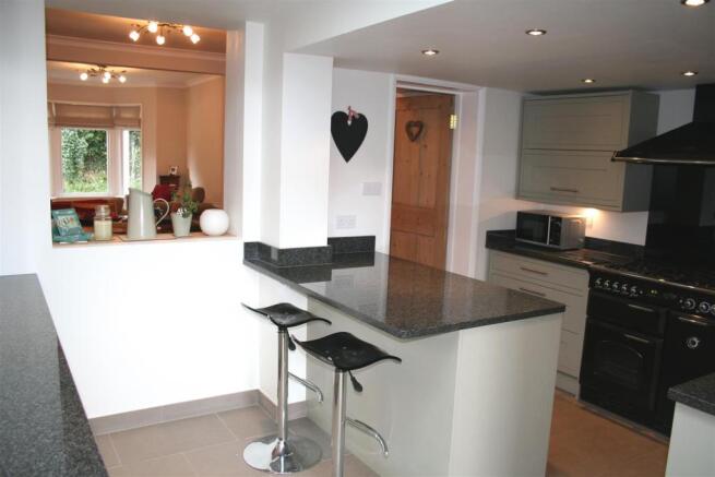 Kitchen 2.jpg