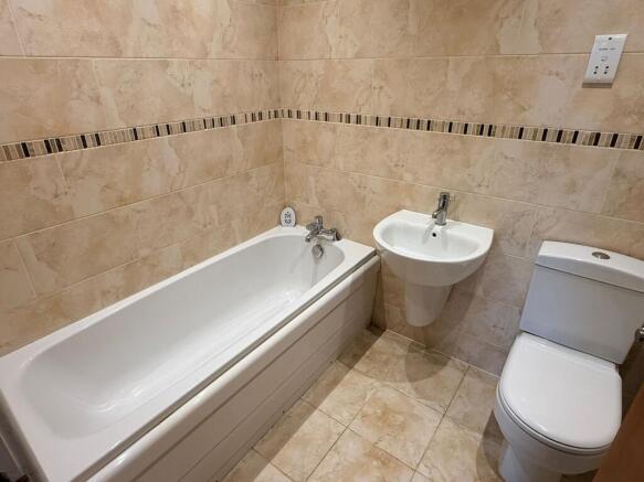 3 bed Town House to rent Image 12