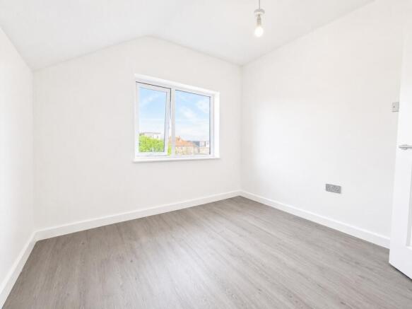 3 bed House to rent Image 8