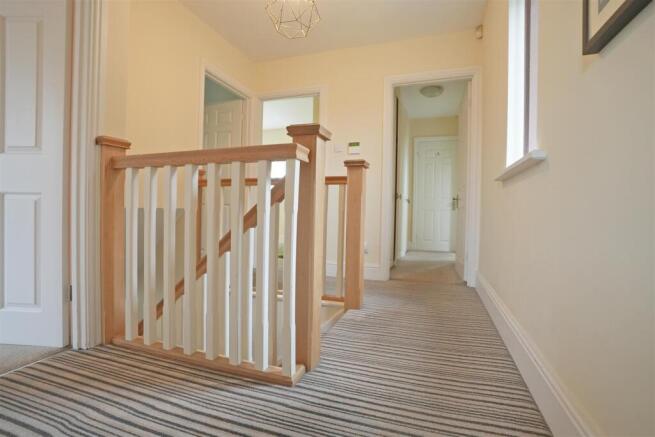 4 bed Detached for sale Image 11