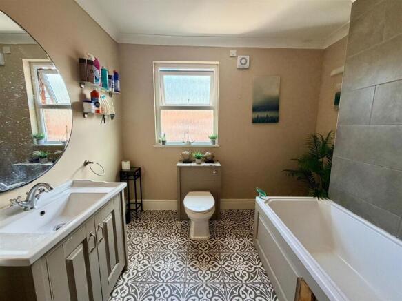 3 bed Terraced for sale Image 8