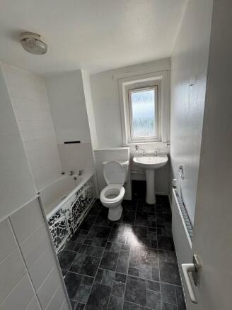 28 Deans South, Livingston, Deans EH54 8DP photo 4