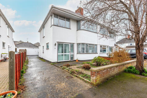 Cleeve Gardens, Downend