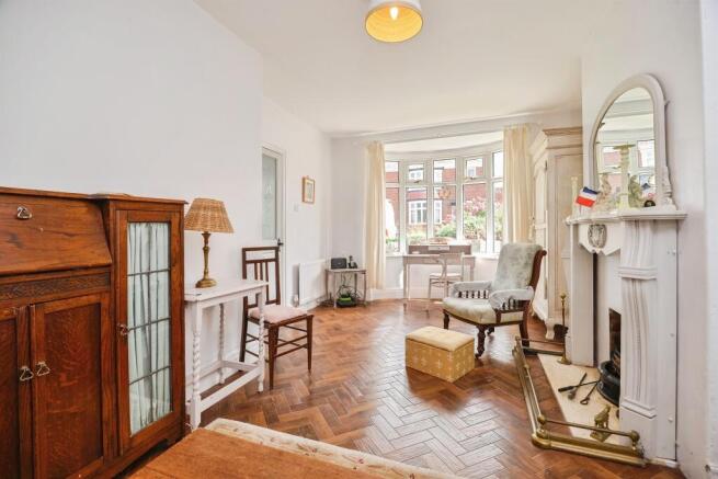 3 bed Semi-Detached for sale Image 4