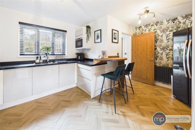 4 bed Detached for sale Image 10