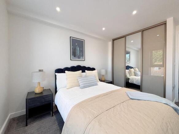 2 bed Flat to rent Image 12