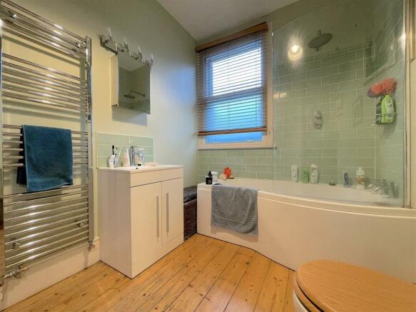 Family Bathroom (2).jpeg