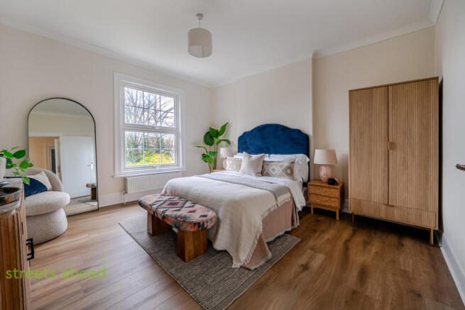 32780130-69f2-473...