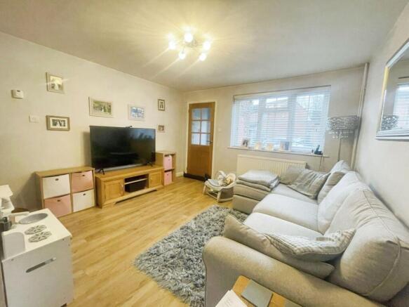 LOUNGE/KITCHEN DINING ROOM