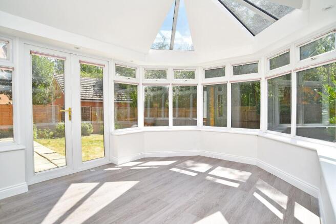 4 bed Detached for sale Image 9