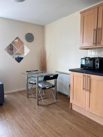 1 bed Apartment to rent Image 12