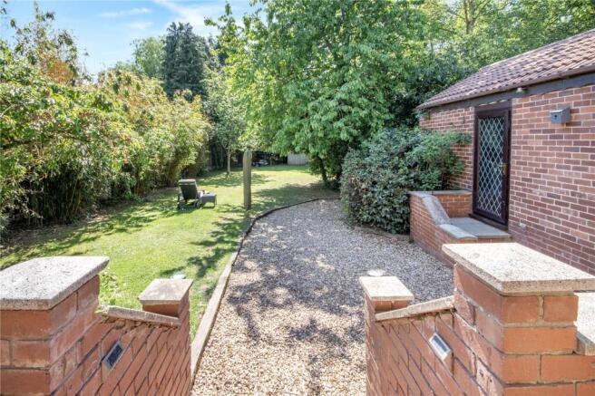 4 bed Detached for sale Image 10
