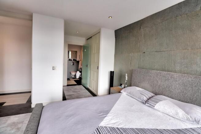 Main Bedroom to En-suite