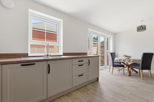 4 bed Detached to rent Image 7