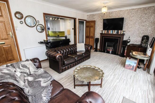 OPEN PLAN LIVING ROOM