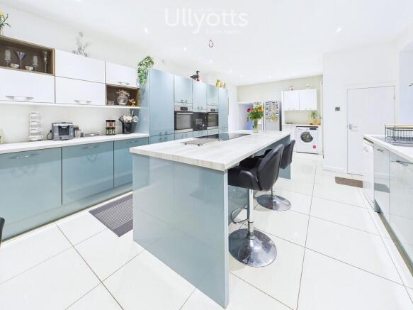 8 bed Terraced for sale Image 9