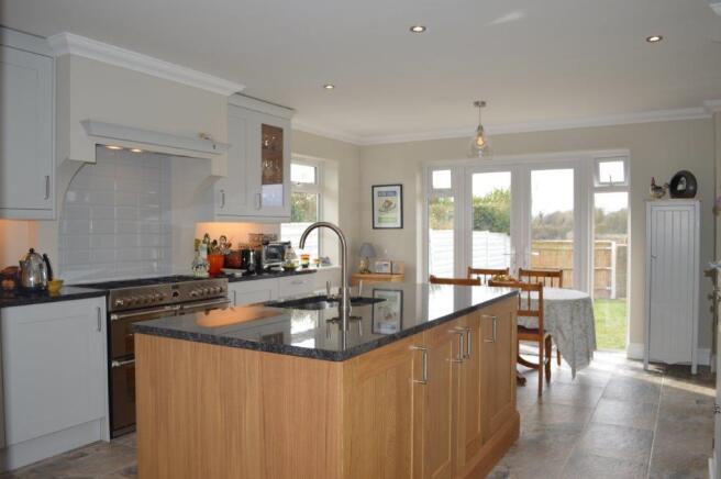 KITCHEN DINING ROOM