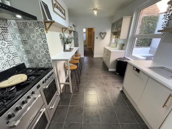 KITCHEN/BREAKFAST ROOM