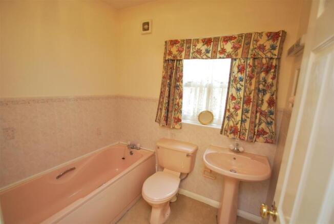 6 Sherwood Grove - Bathroom.JPG