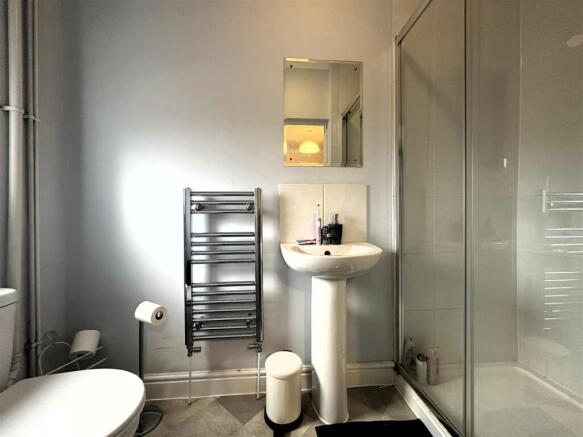 Bedroom 4 En-suite.jpg