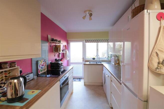 KITCHEN 2.JPG