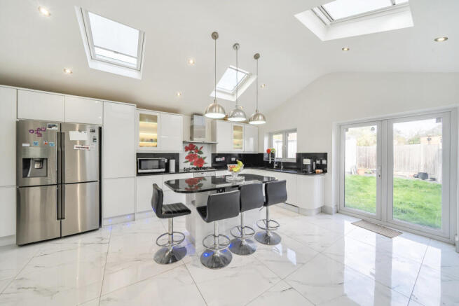 1376218-29-690b76...