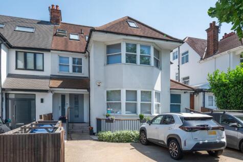 Ravenscroft Avenue, Temple Fortune, NW11