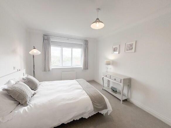 2 bed Retirement Property for sale Image 11