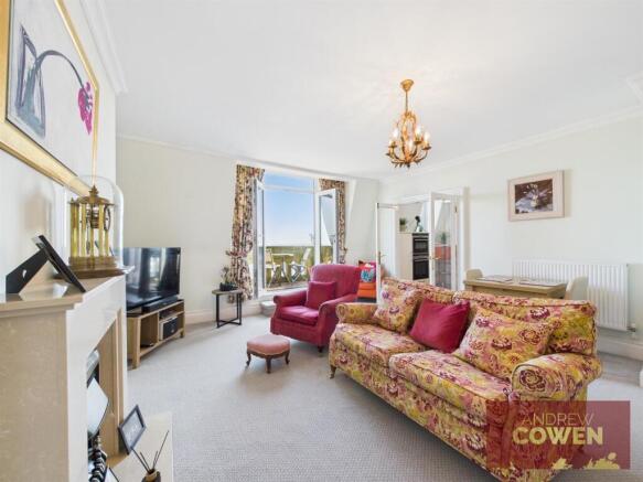 2 bed Apartment for sale Image 4