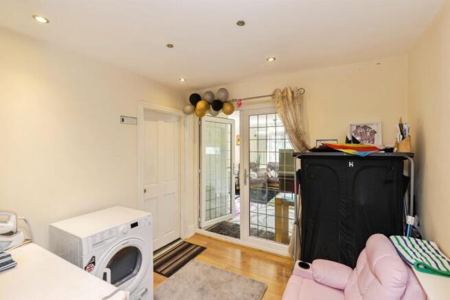 4 bed Semi-Detached for sale Image 5