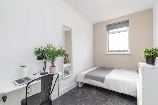 6 bed House to rent Image 12