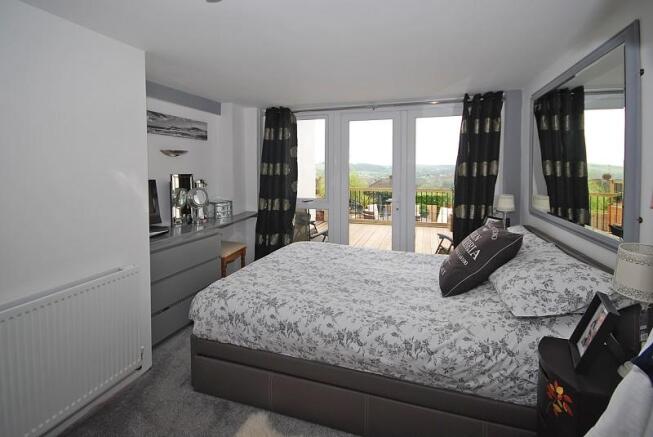Sittingroom or Bedroom