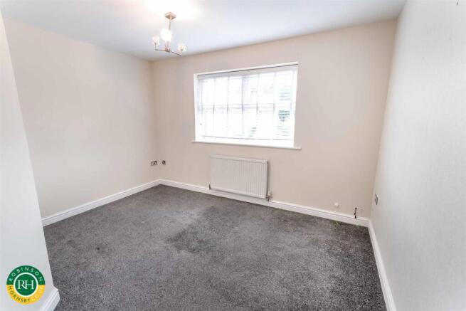 4 bed House for sale Image 8