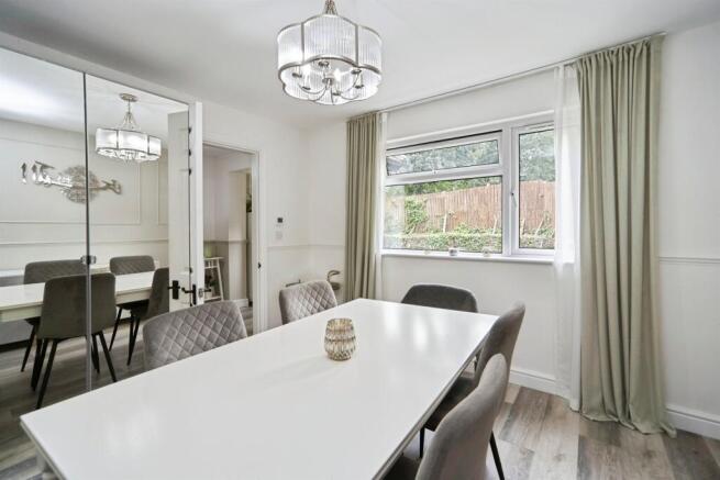 4 bed Detached for sale Image 11