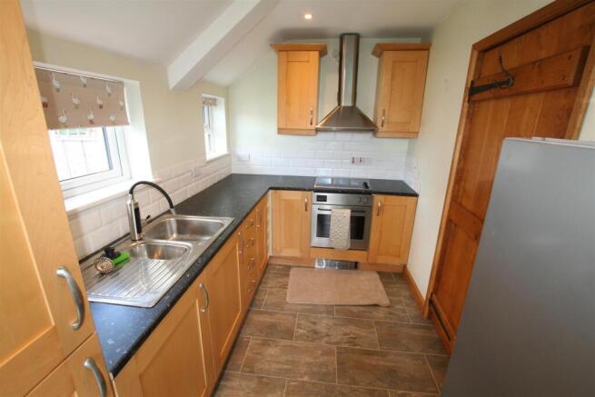 St James Cl,3 Kitchen.JPG