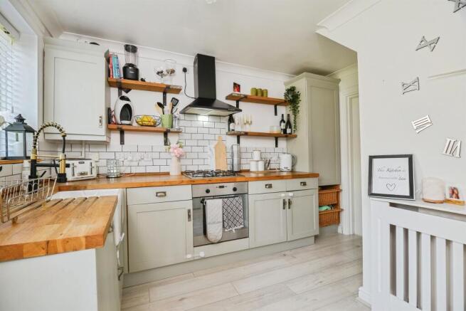 3 bed Semi-Detached for sale Image 5