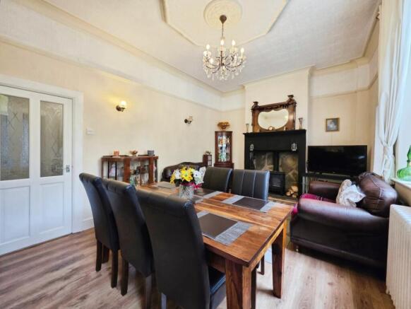 5 bed Semi-Detached for sale Image 9