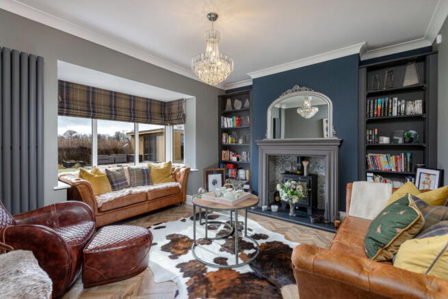 5 bed Detached for sale Image 6