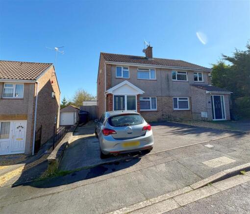 Front shot of property and driveway (3).jpg