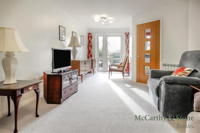 8703582-interior09.jpg