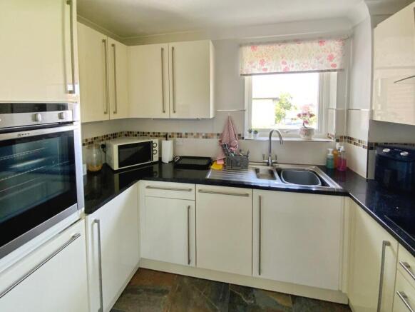 2 bed Apartment for sale Image 4