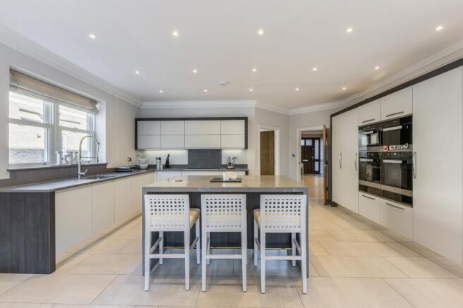 Kitchen/B'fast Room
