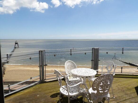 BALCONY & SEA VIEWS