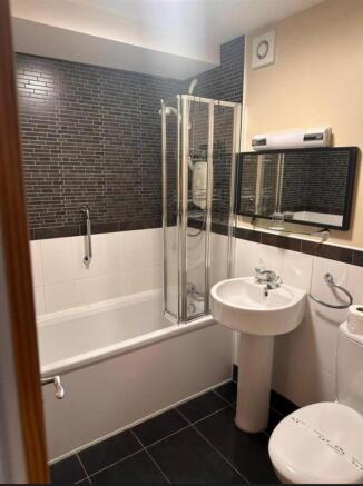 2 bed Apartment to rent Image 6