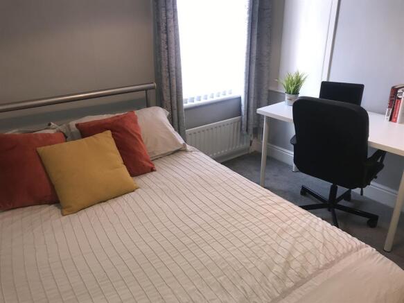 3 bed Private Halls to rent Image 7