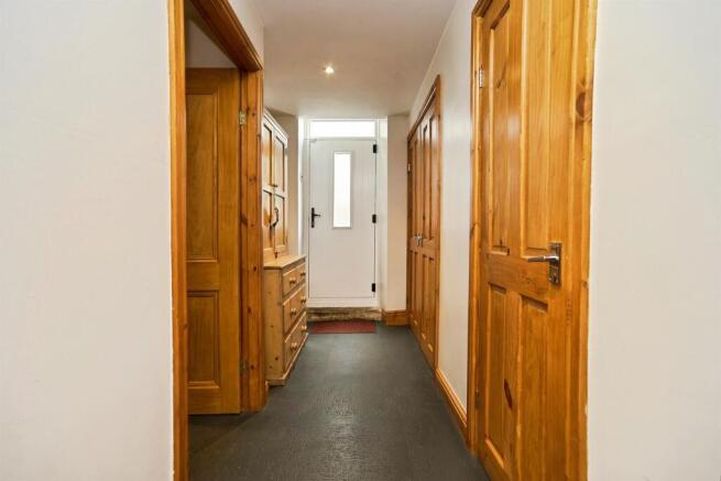 4 bed Detached for sale Image 8